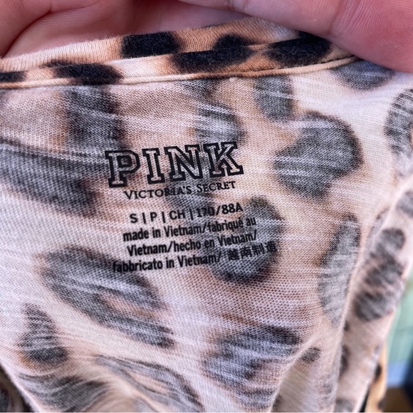 PINK VICTORIAS SECRET LEOPARD GRAPHIC PRINT T SHIRT SIZE SMALL - Picture 5 of 5